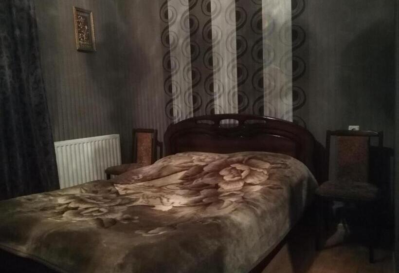 اتاق خانوادگی, Guest House Gelit