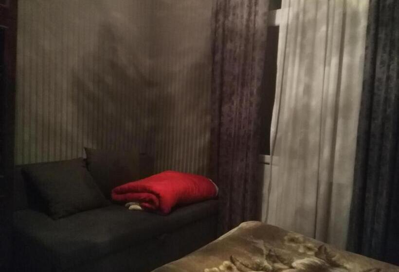 اتاق خانوادگی, Guest House Gelit