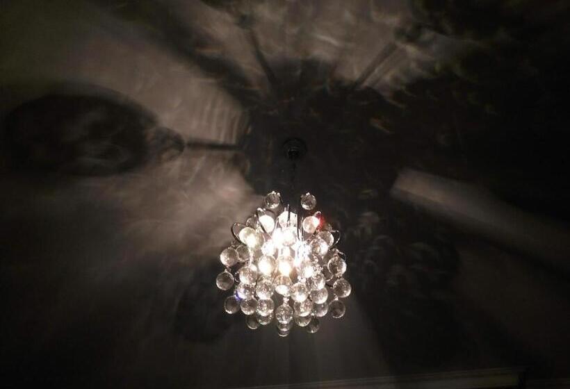 اتاق خانوادگی, Guest House Gelit