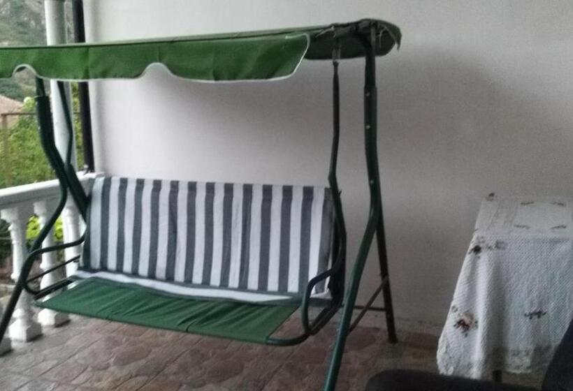 اتاق خانوادگی, Guest House Gelit