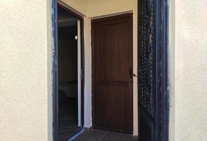 استودیوی استاندارد, Guest House Gelit