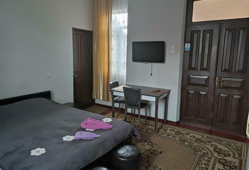 اتاق لوکس با بالکن, Guest House Koba