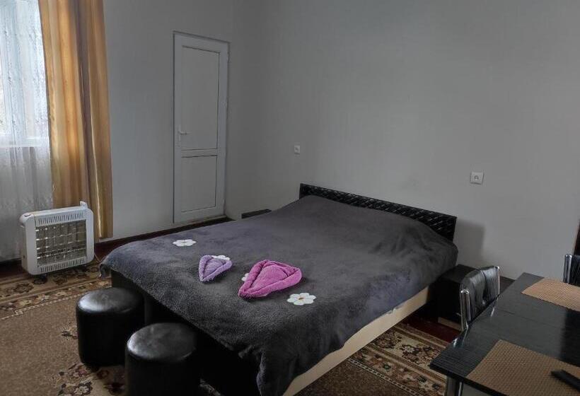 اتاق لوکس با بالکن, Guest House Koba