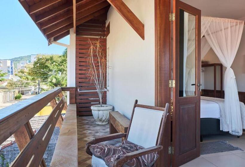 Superior suite with balcony, Pousada Ubatuba Flats