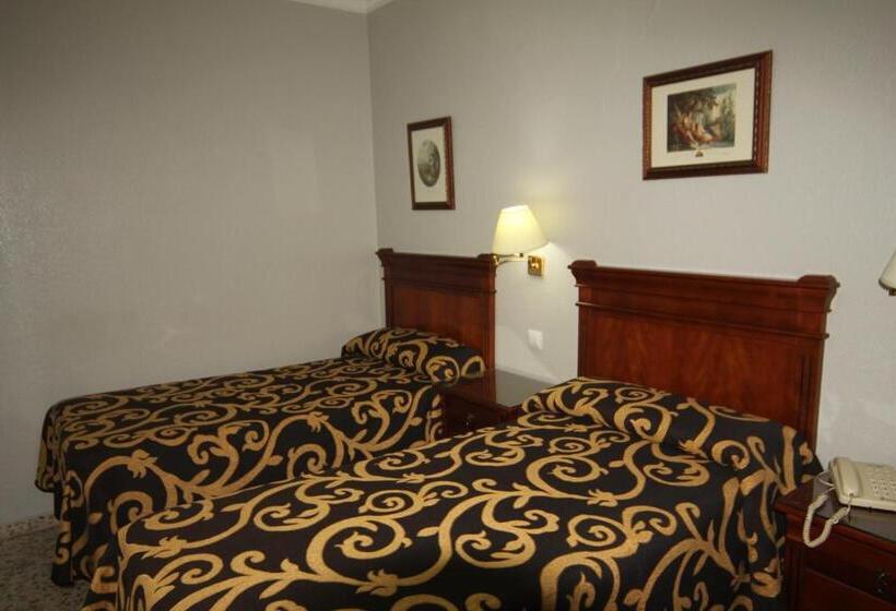 اتاق استاندارد سه نفره, Hostal Roma