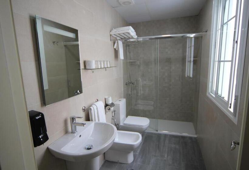 اتاق استاندارد سه نفره, Hostal Roma