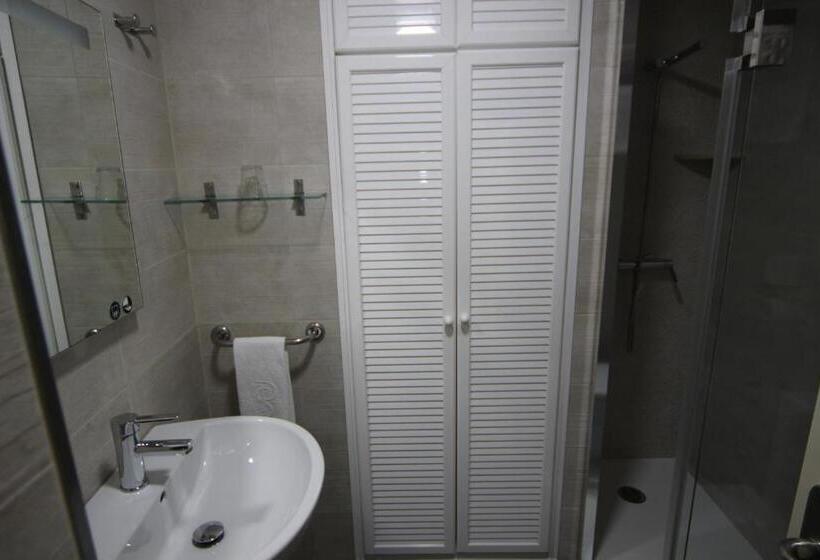 اتاق استاندارد یک نفره, Hostal Roma