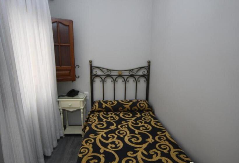 اتاق استاندارد یک نفره, Hostal Roma