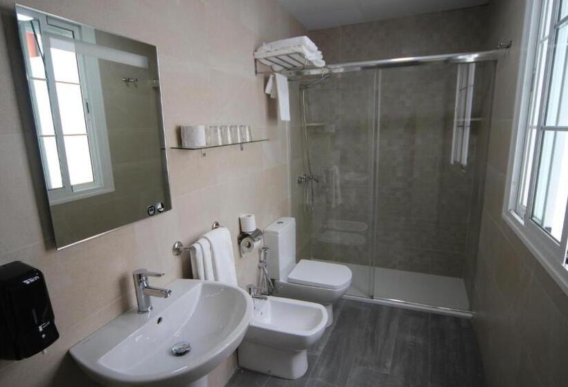 اتاق استاندارد چهار تخته, Hostal Roma