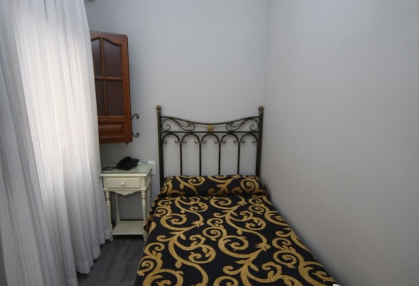 اتاق استاندارد یک نفره, Hostal Roma