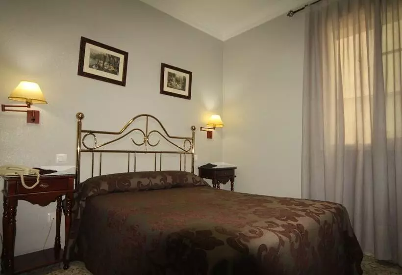 اتاق استاندارد یک نفره, Hostal Roma