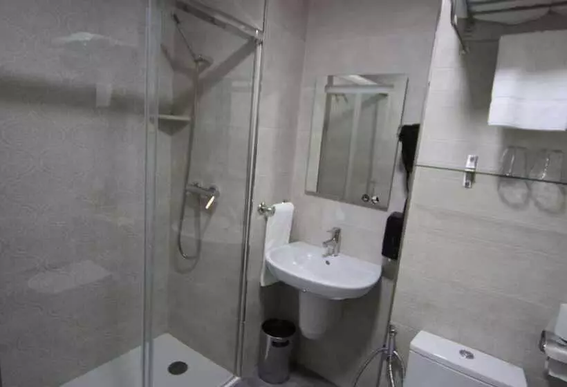 اتاق استاندارد سه نفره, Hostal Roma