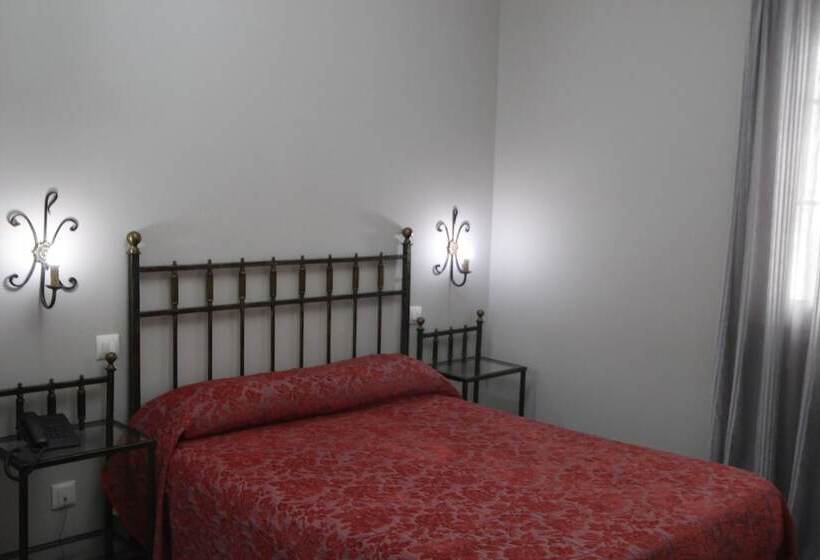 اتاق استاندارد سه نفره, Hostal Roma
