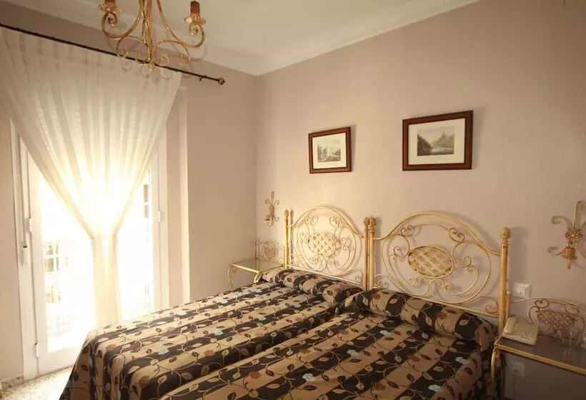 اتاق استاندارد سه نفره, Hostal Roma