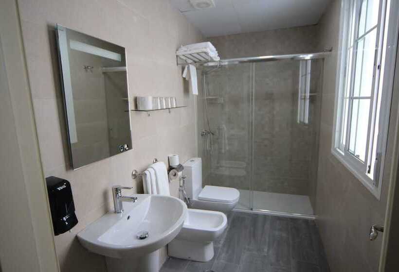 اتاق استاندارد چهار تخته, Hostal Roma