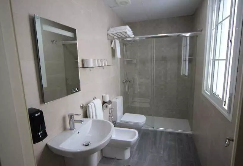 اتاق استاندارد چهار تخته, Hostal Roma