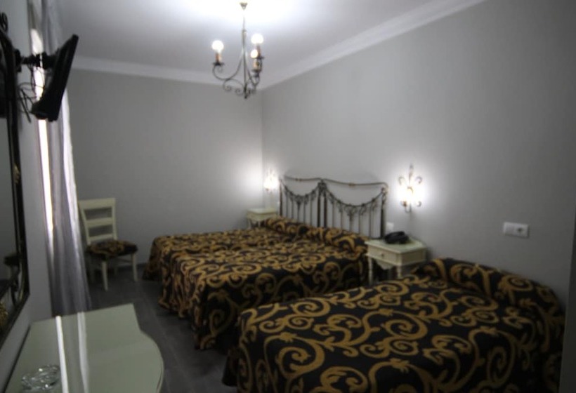اتاق استاندارد چهار تخته, Hostal Roma