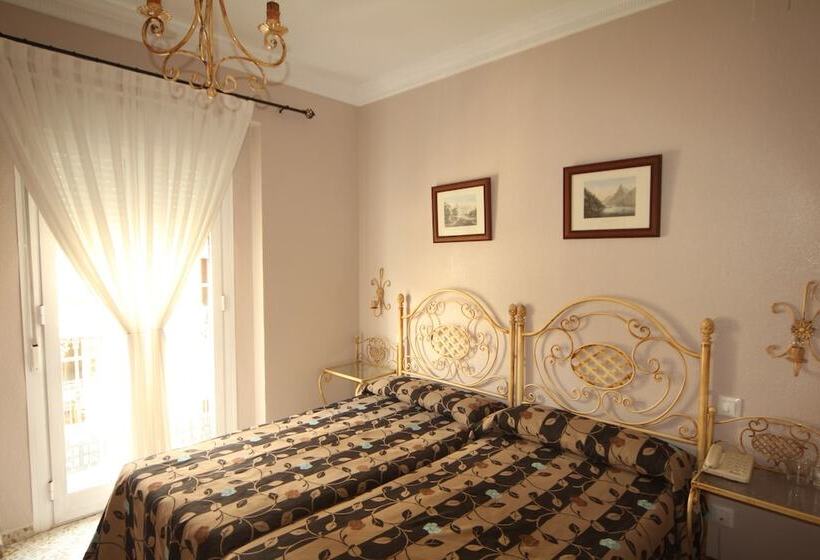 اتاق استاندارد چهار تخته, Hostal Roma