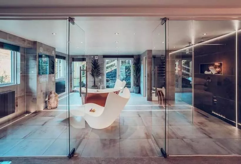 Suite Deluxe, Aphrodites Group