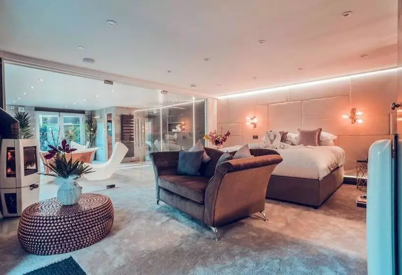 Suite Deluxe, Aphrodites Group
