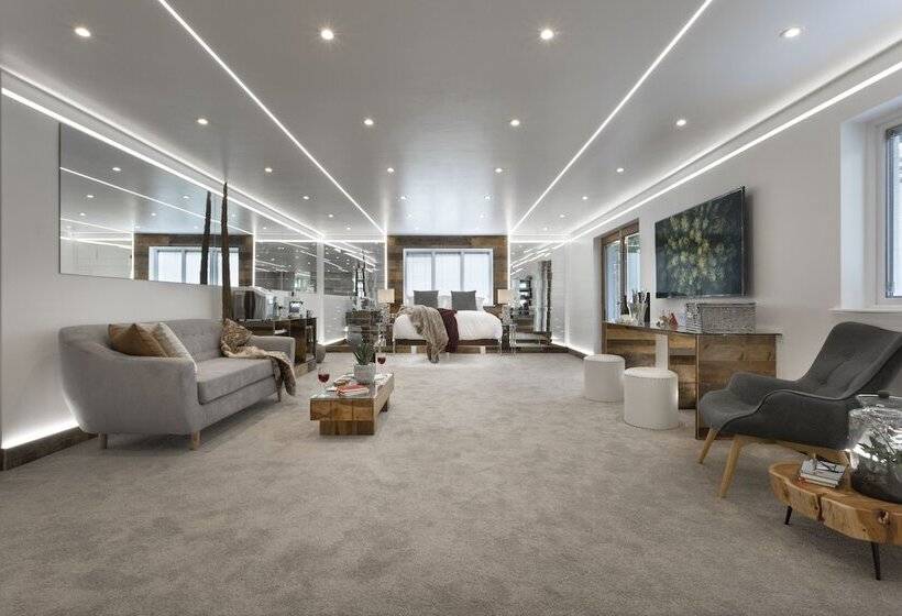 חדר סופריור, Aphrodites Group