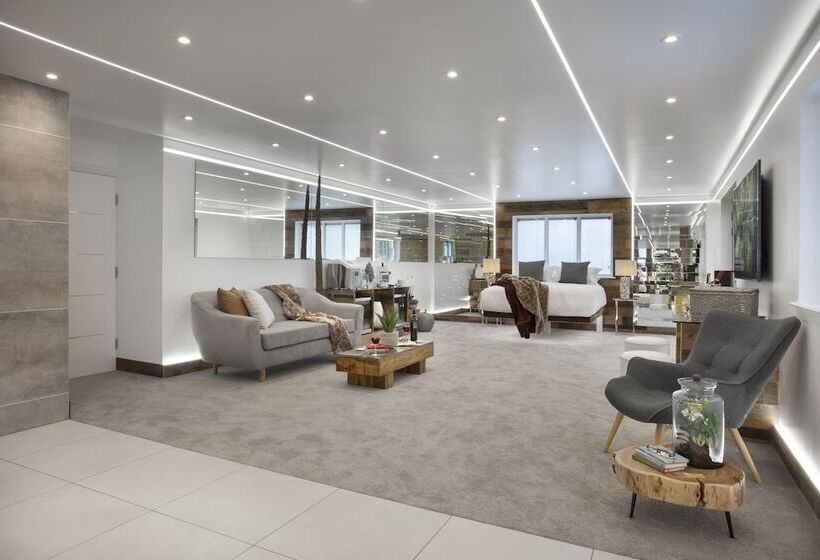 חדר סופריור, Aphrodites Group