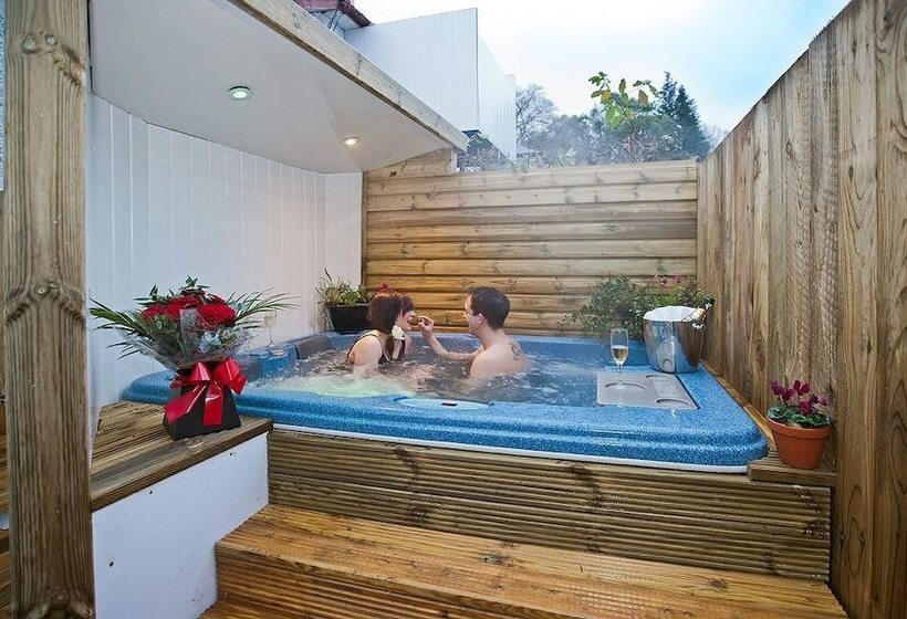 חדר דלוקס, Aphrodites Group