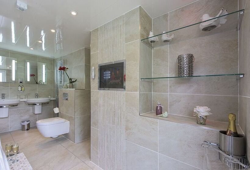 חדר דלוקס, Aphrodites Group