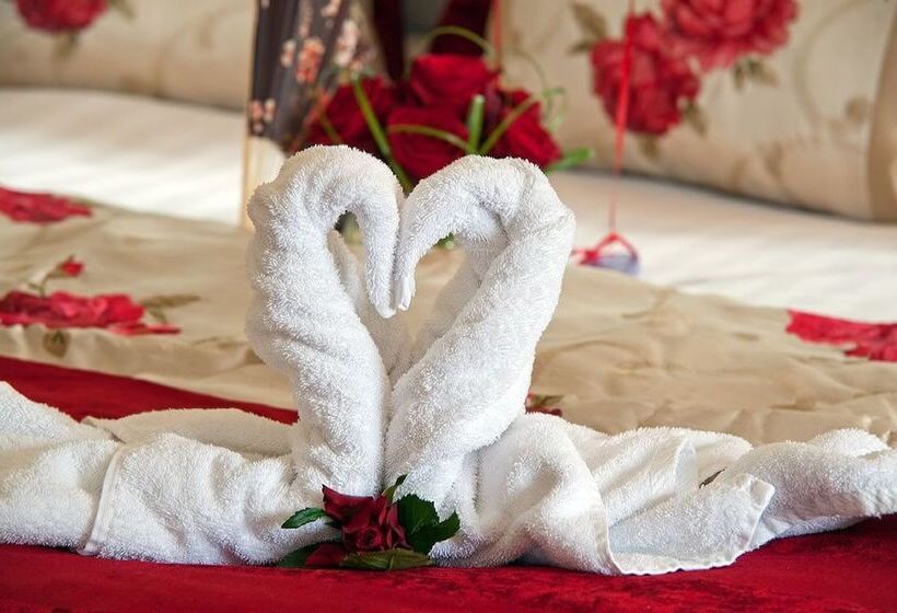 חדר דלוקס, Aphrodites Group