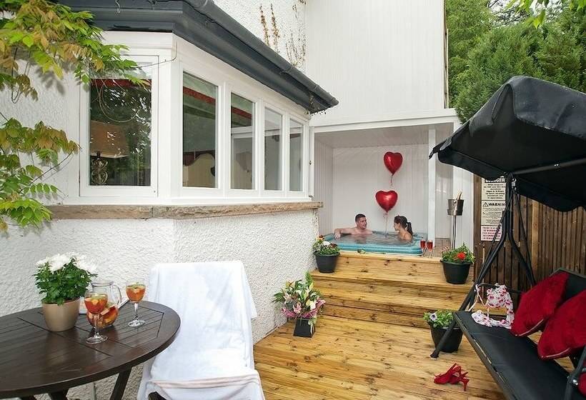 חדר דלוקס, Aphrodites Group