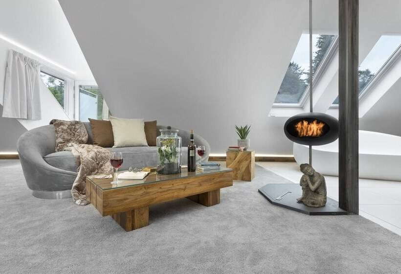 חדר דלוקס, Aphrodites Group