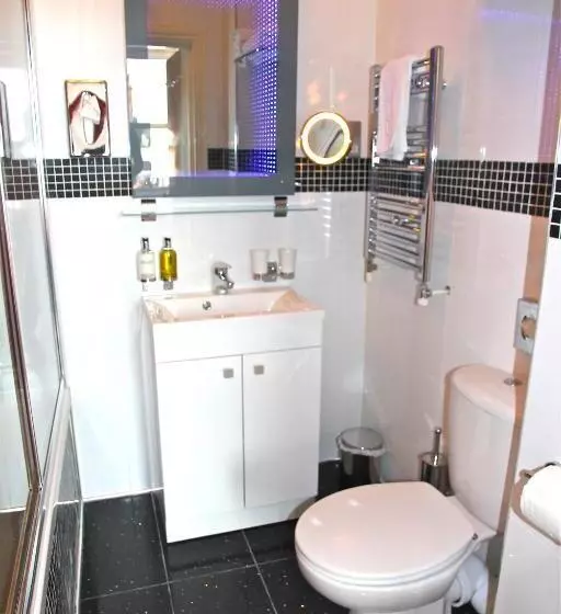 اتاق استاندارد یک نفره, Crompton Guest House