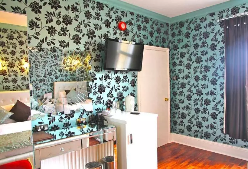 اتاق استاندارد سه نفره, Crompton Guest House