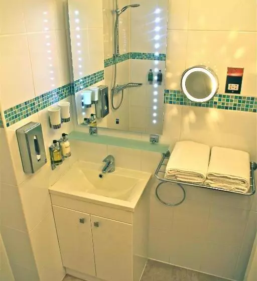 استودیوی استاندارد, Crompton Guest House