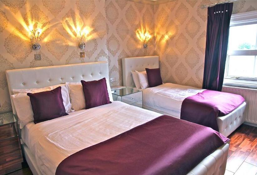חדר משפחתי, Crompton Guest House