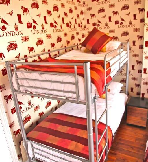 חדר משפחתי, Crompton Guest House