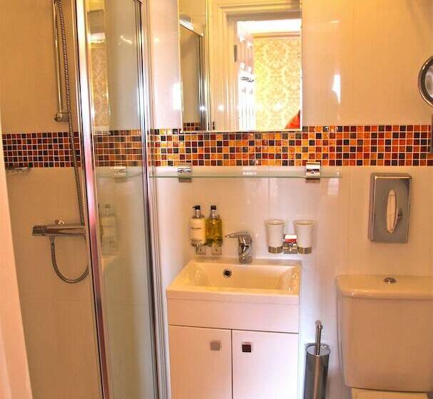 Семейный Номер, Crompton Guest House
