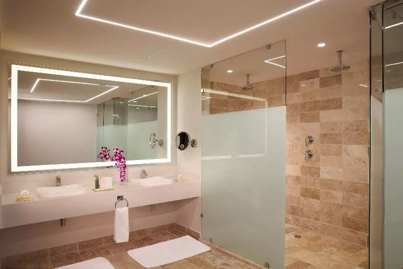 スイートクラブ シービュー, Dreams Sapphire Resort & Spa