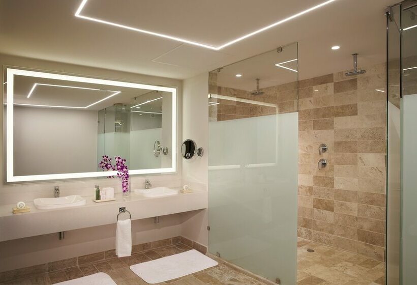 جناح كلوب, Dreams Sapphire Resort & Spa