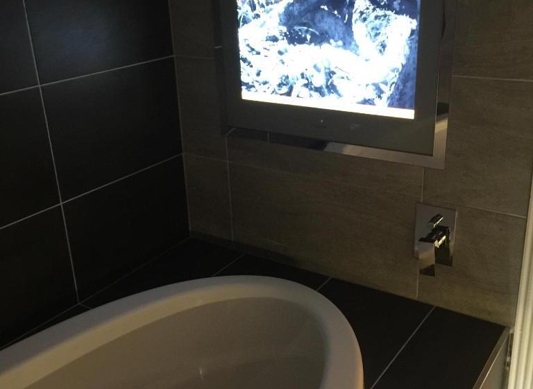 חדר סופריור, Harefield Hall