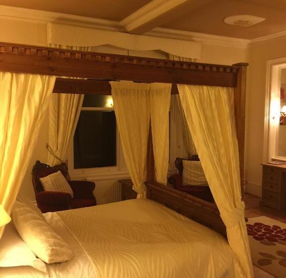 חדר סופריור, Harefield Hall