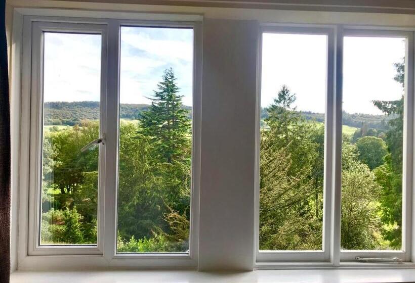 חדר בסיסי, Harefield Hall