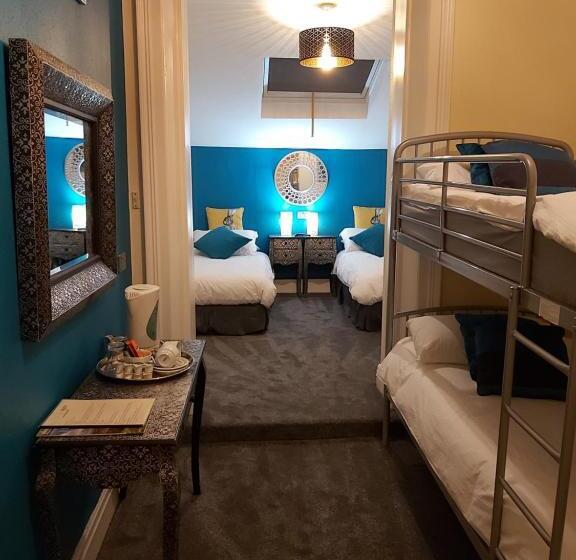 חדר אקונומי, Harefield Hall