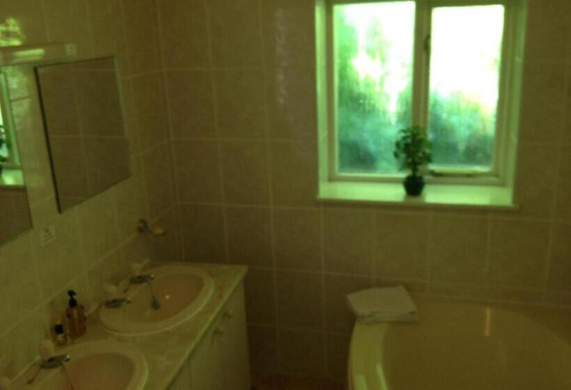 חדר סטנדרט, Harefield Hall