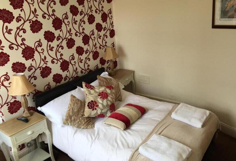 חדר בסיסי, Harefield Hall