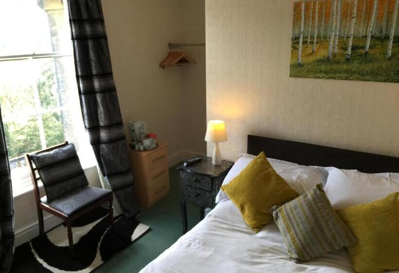 חדר בסיסי, Harefield Hall