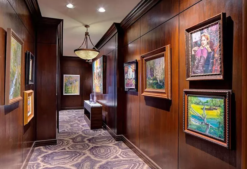 اتاق کلاب, Little Rock Marriott