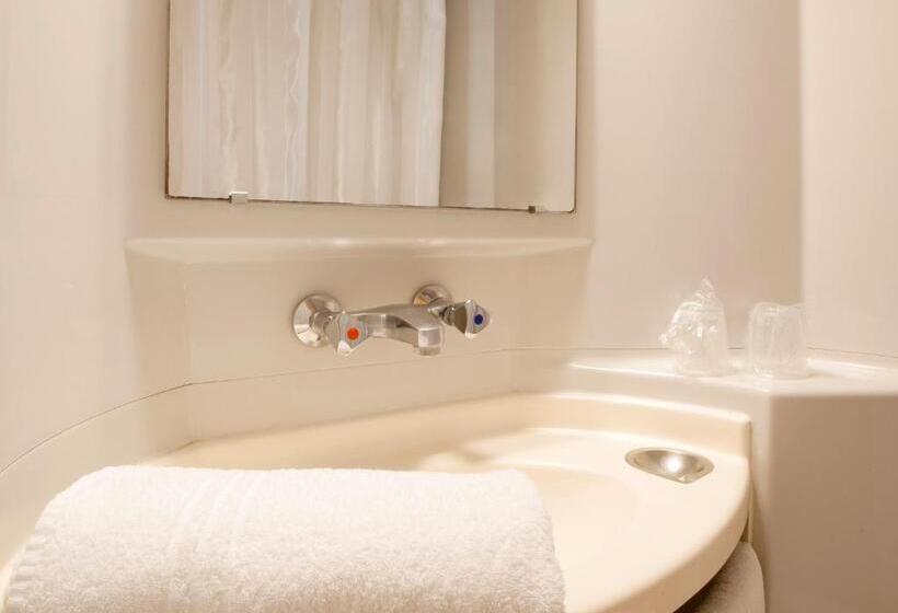 غرفة قياسية ثلاثية, Premiere Classe Versailles  Saint Cyr L Ecole