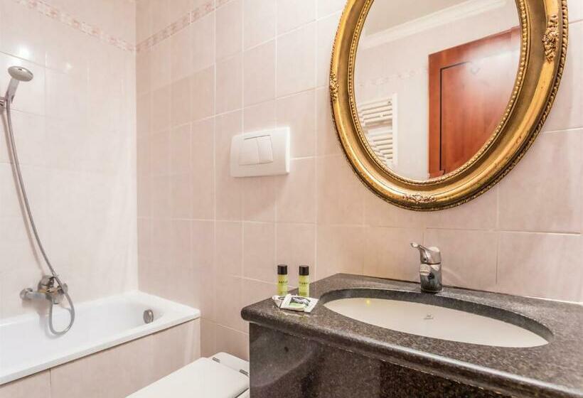 اتاق استاندارد سه نفره, Raeli Hotel Archimede