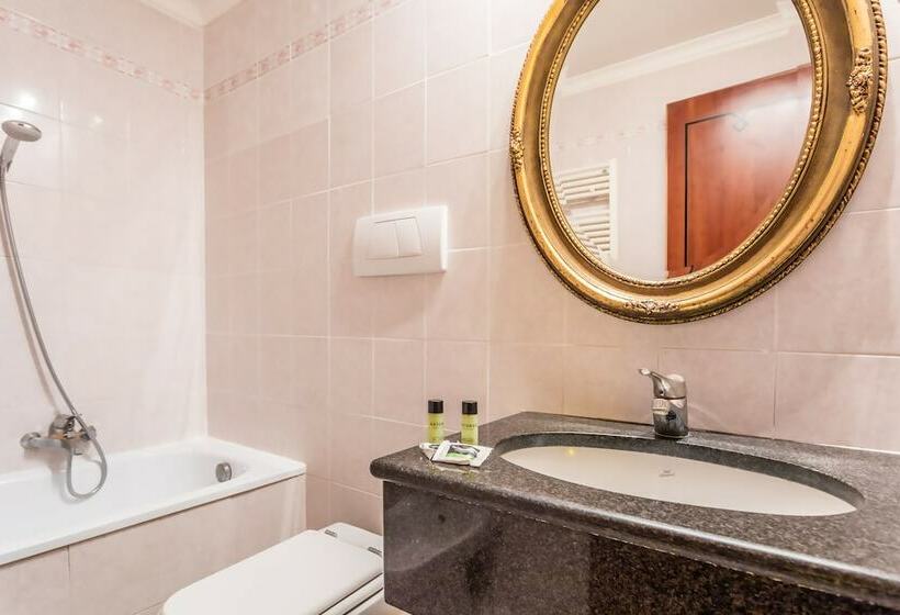 اتاق استاندارد سه نفره, Raeli Hotel Archimede